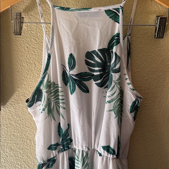 Elegant White and Green Leaf Print Maxi Dress - Picture 7 of 8